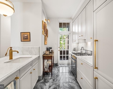 2308-10 Spruce Street - Photo Thumbnail 13