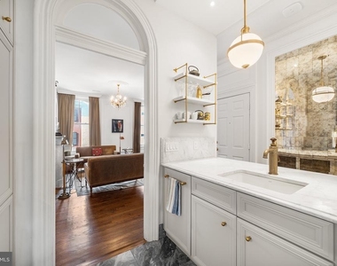 2308-10 Spruce Street - Photo Thumbnail 16