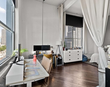 2200 Arch Street - Photo Thumbnail 8