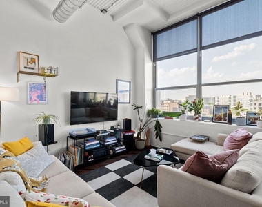 2200 Arch Street - Photo Thumbnail 2