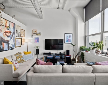 2200 Arch Street - Photo Thumbnail 3