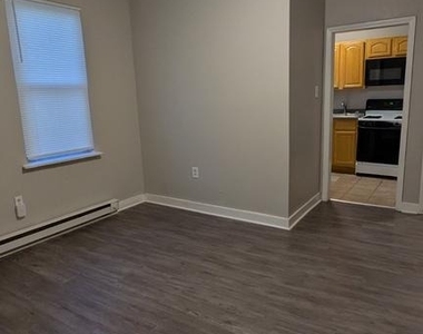 412 E Walnut Lane - Photo Thumbnail 5