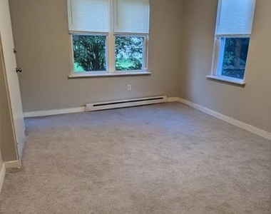 412 E Walnut Lane - Photo Thumbnail 7