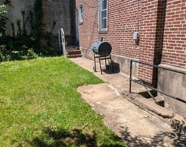 412 E Walnut Lane - Photo Thumbnail 2