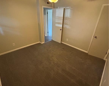 3212 Tallywood Drive - Photo Thumbnail 10