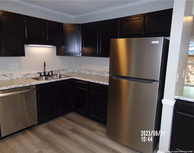 122 Girard Avenue - Photo Thumbnail 2