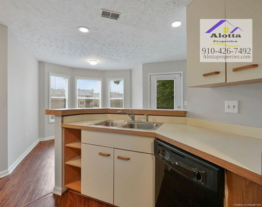 6804-2 Willowbrook Drive - Photo Thumbnail 5