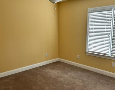 4890 Independence Drive - Photo Thumbnail 12