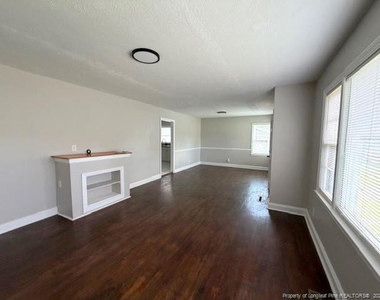 909 Sandalwood Drive - Photo Thumbnail 5