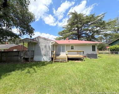 909 Sandalwood Drive - Photo Thumbnail 1