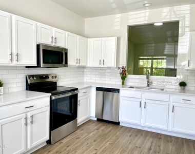 3525 Londonville Lane - Photo Thumbnail 3
