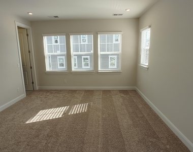 831 Amley Place - Photo Thumbnail 11