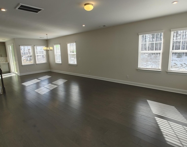 831 Amley Place - Photo Thumbnail 4