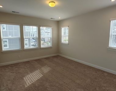 831 Amley Place - Photo Thumbnail 10