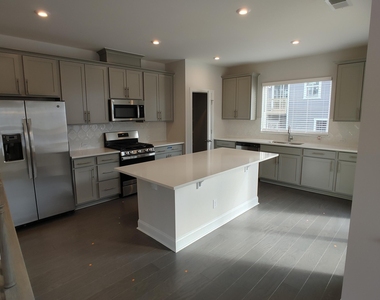 831 Amley Place - Photo Thumbnail 8