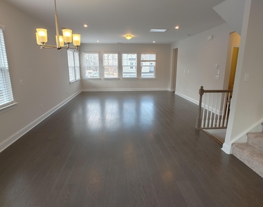 831 Amley Place - Photo Thumbnail 2