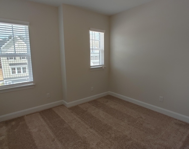 831 Amley Place - Photo Thumbnail 15