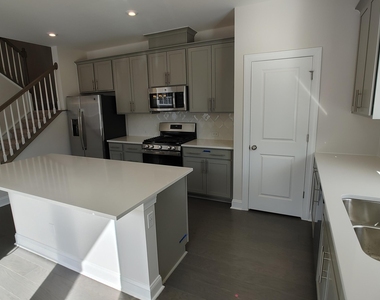 831 Amley Place - Photo Thumbnail 6