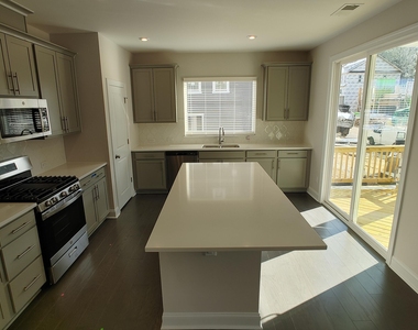831 Amley Place - Photo Thumbnail 5