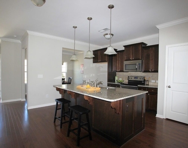 395 Shakespeare Drive - Photo Thumbnail 3