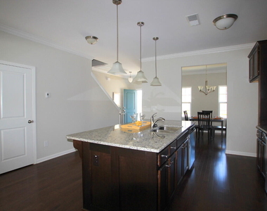 395 Shakespeare Drive - Photo Thumbnail 4