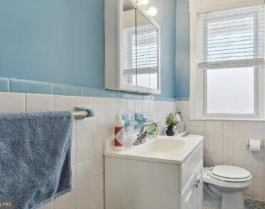 292 N Wycombe Avenue - Photo Thumbnail 3