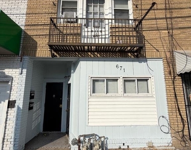 671 Long Lane - Photo Thumbnail 11