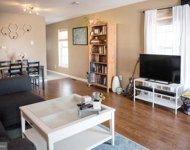 426 E Miner Street - Photo Thumbnail 3
