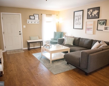 426 E Miner Street - Photo Thumbnail 2