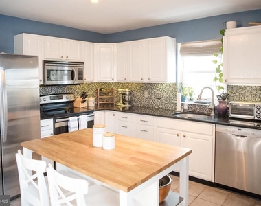 426 E Miner Street - Photo Thumbnail 5
