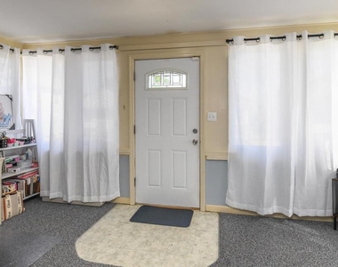 322 W Washington Street - Photo Thumbnail 4