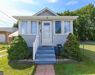 322 W Washington Street - Photo Thumbnail 1