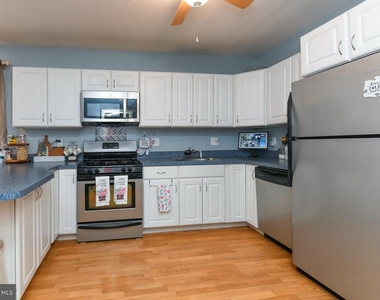 322 W Washington Street - Photo Thumbnail 12