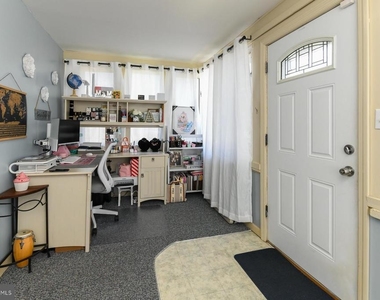 322 W Washington Street - Photo Thumbnail 5