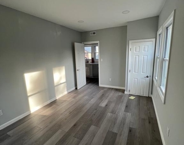 3200 Calvert - Photo Thumbnail 4