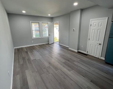 3200 Calvert - Photo Thumbnail 7