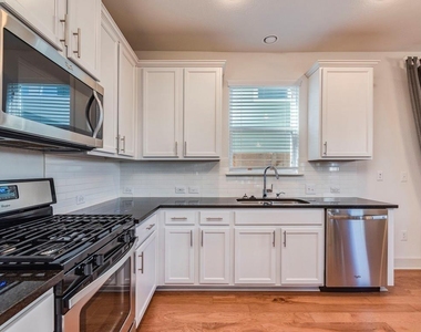 2208 Capulet St - Photo Thumbnail 7