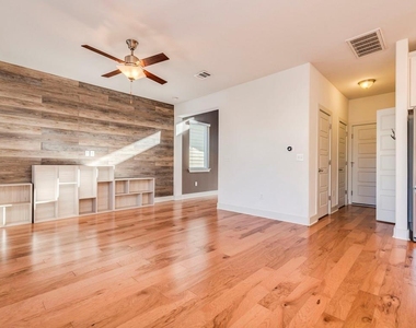 2208 Capulet St - Photo Thumbnail 4