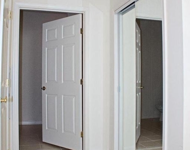 6212 Westchester Park Drive - Photo Thumbnail 11