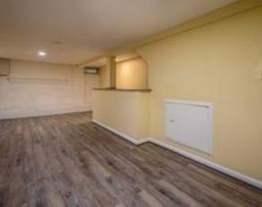 6007 Bradley Lane - Photo Thumbnail 7