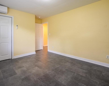 6007 Bradley Lane - Photo Thumbnail 14