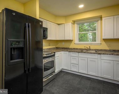6007 Bradley Lane - Photo Thumbnail 5