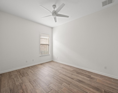 366 Mirafield Ln - Photo Thumbnail 7