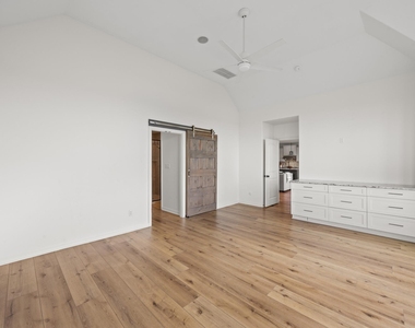 366 Mirafield Ln - Photo Thumbnail 24