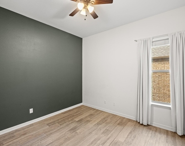 366 Mirafield Ln - Photo Thumbnail 9