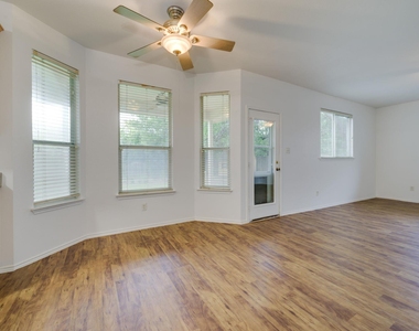 1112 Sundrop Pl - Photo Thumbnail 2