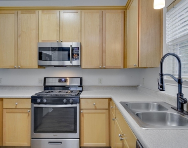 1112 Sundrop Pl - Photo Thumbnail 7