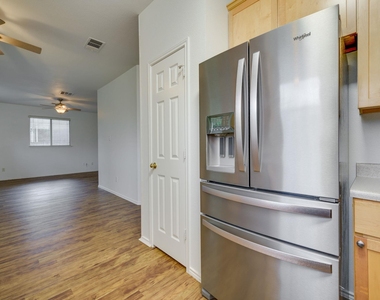 1112 Sundrop Pl - Photo Thumbnail 4