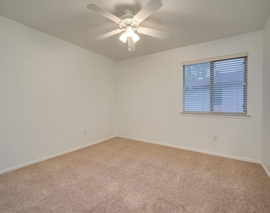 1112 Sundrop Pl - Photo Thumbnail 10