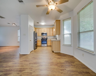 1112 Sundrop Pl - Photo Thumbnail 3